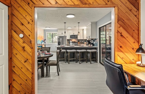 East Stroudsburg House | 5-Bedroom | Gameroom| Movie Theater |Hot Tub|Sauna