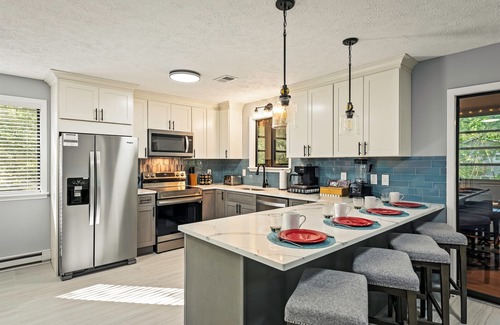 East Stroudsburg House | 5-Bedroom | Gameroom| Movie Theater |Hot Tub|Sauna