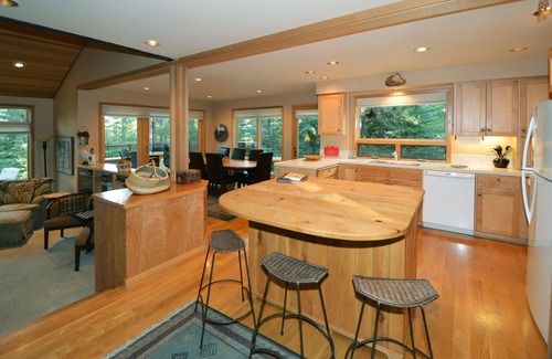 Black Butte Ranch House | 5 bedroom home, 2 King Beds-true Black Butte Ranch feel!