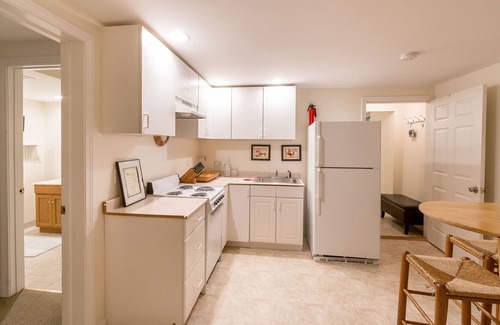 Naushop House | 5 bedroom home w/in-law suite. Dog friendly. n
