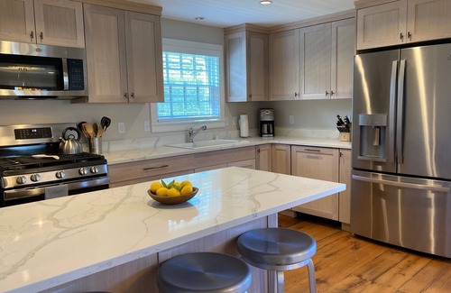 Naushop House | 5 bedroom home w/in-law suite. Dog friendly. n