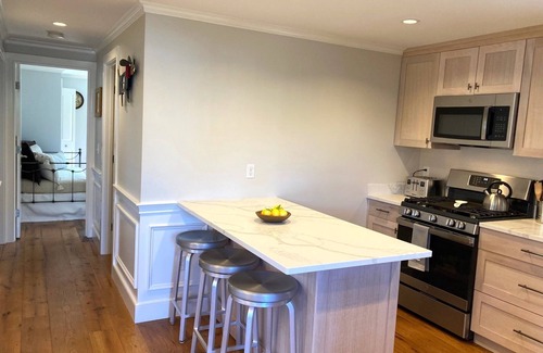 Naushop House | 5 bedroom home w/in-law suite. Dog friendly. n