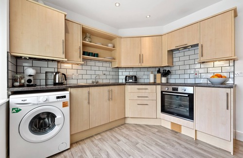 Cirencester House | 5 bedroom house in Cirencester - long stay discounts offered!