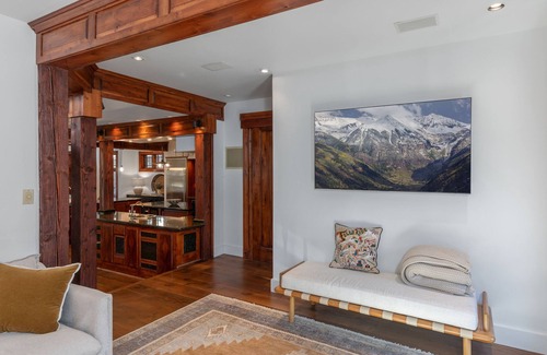 Telluride House | 5 bedroom house - 2 blocks from The New Sheridan and 4 blocks from Gondola!