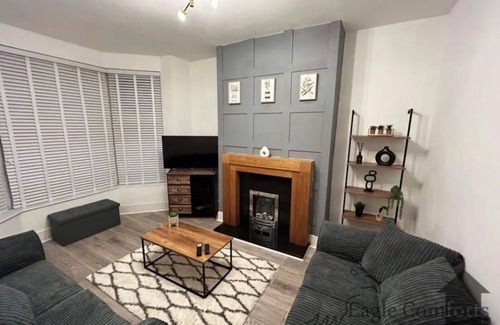Sheffield House | 5 Bedroom House- 20% off monthly stay