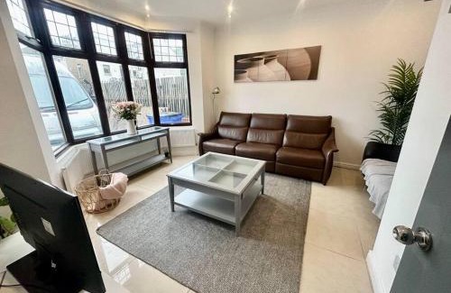 Lewisham House | 5 bedroom House SE6