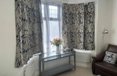 Lewisham House | 5 bedroom House SE6