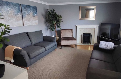 Eastbourne House | 5 Bedroom House sleeping up to 8 people in Eastbourne South Harbour