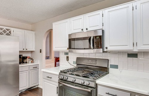 Grand Prairie House | 5-bedroom house with a private pool near Stadium and DFW