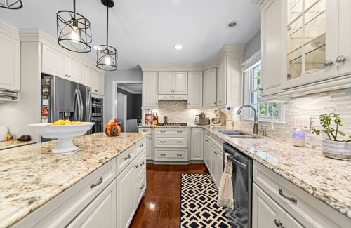 Greensboro House | 5 Bedroom Immaculate & Stylish Home in Quiet Area