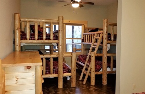 Tazewell Cabin | 5 bedroom, Multi-Family, Lake-Front, Private Dock, Log Cabin, Wifi