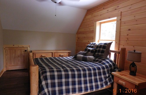 Tazewell Cabin | 5 bedroom, Multi-Family, Lake-Front, Private Dock, Log Cabin, Wifi