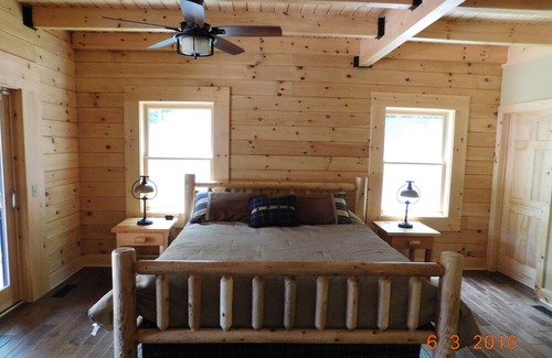 Tazewell Cabin | 5 bedroom, Multi-Family, Lake-Front, Private Dock, Log Cabin, Wifi
