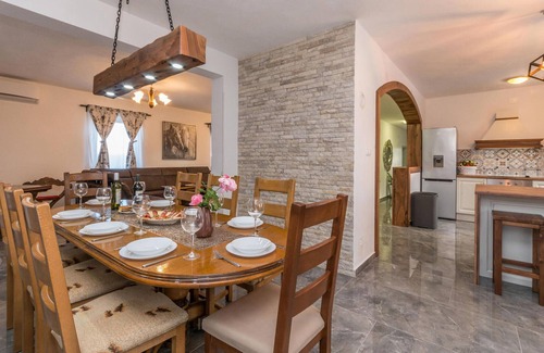 Benkovac House | 5 bedroom nice home in Miranje