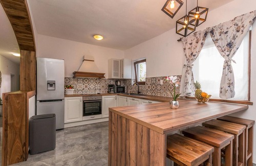 Benkovac House | 5 bedroom nice home in Miranje