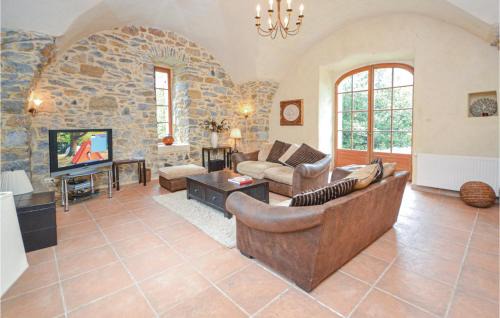 Anduze House | 5 Bedroom Pet Friendly Home In Anduze