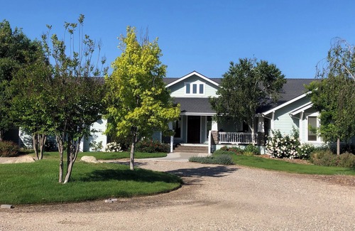 Santa Ynez House | 5-bedroom ranch house on 5 acres with Mountain views in adorable Santa Ynez