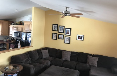 Oshkosh House | 5 Bedroom, sleeps 10-12, Hot Tub, Only minutes away from EAA