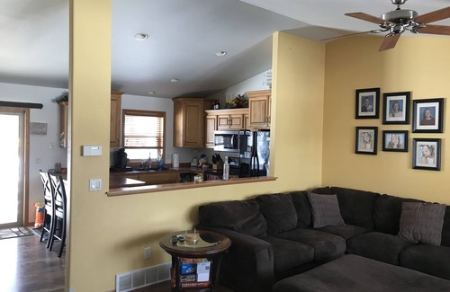 Oshkosh House | 5 Bedroom, sleeps 10-12, Hot Tub, Only minutes away from EAA