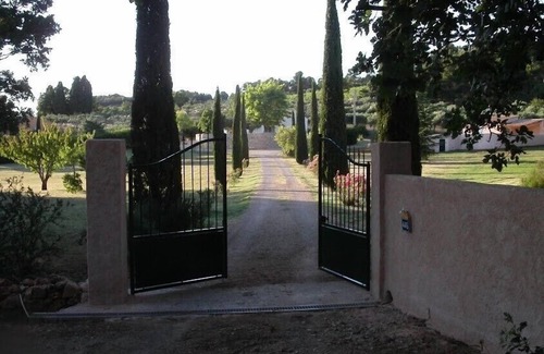 Aups Villa | 5 bedroom villa with swimming pool and pool house, playground in a large park
