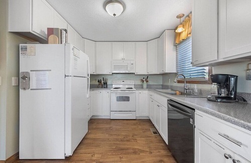 Duck House | 5 Bedrooms, 3 Full Baths, Outdoor Shower, Private Pool, Hot Tub, (Sleeps 10)