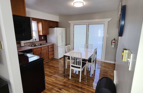 Villas House | 5 BEDROOMS and POOL, Hottub, Large Fenced Yard, Near Bay Beaches, PET FRIENDLY