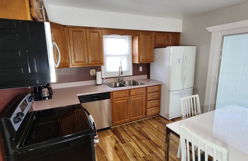Villas House | 5 BEDROOMS and POOL, Hottub, Large Fenced Yard, Near Bay Beaches, PET FRIENDLY