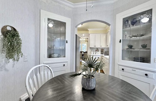 Land Park Apartment | 5 Bedrooms-King Bed-Land Park-Sacramento Zoo