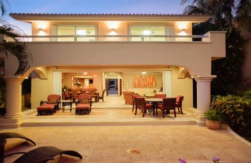 Puerto Aventuras House | 5 Bedrooms Marina Front Villa + Boat trip included after 7 nights Rental!
