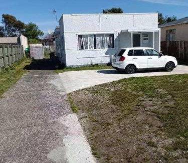 Rotorua Apartment | 5 Beds including 3 Double Beds and 1 Double or 2 Single Sofa Beds at 22A Pererika Street