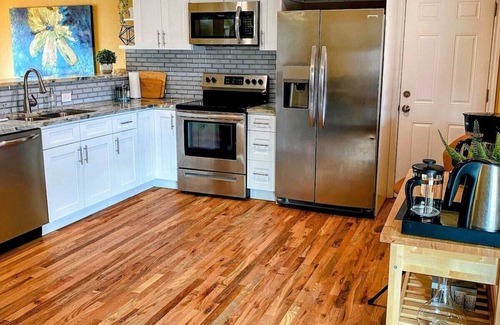 Welby House | 5 BR, 2 Kitchens!