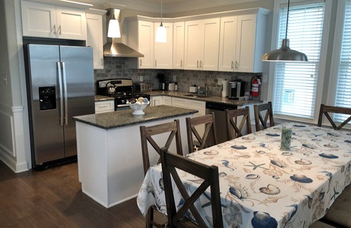 North End Condo | 5 BR/3 BA, 1st FL, close to beach & town in the heart of OCNJ, sleep 14