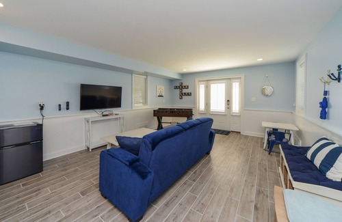 North End Condo | 5 BR/3 BA, 2nd floor, ELEVATOR, close to beach, boards, town in center of OCNJ
