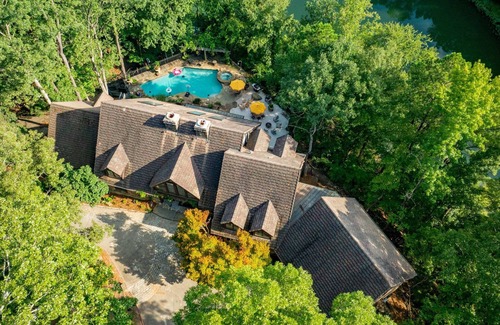 Northport House | 5 BR - Lake Tuscaloosa - 9 acres w/pool