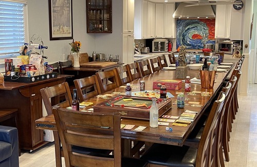 North Beach Haven House | 5 BRs w/Gourmet Kitchen & HotTub. Steps to Beach