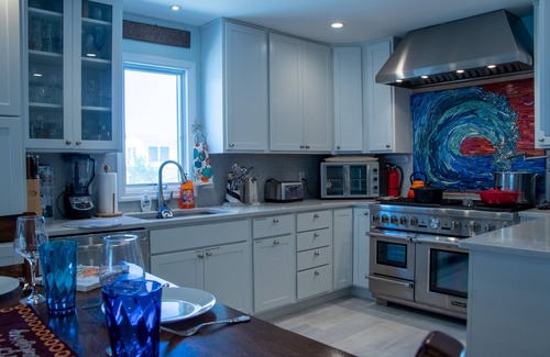 North Beach Haven House | 5 BRs w/Gourmet Kitchen & HotTub. Steps to Beach