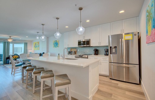 Madeira Beach Condo | 5⭐️ Coastal Luxury: 3BR, 3BA Condo with Heated Pool – Steps from the Beach