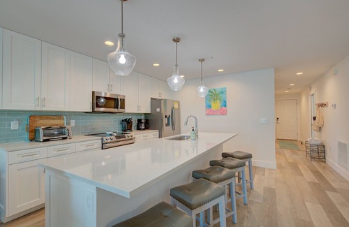 Madeira Beach Condo | 5⭐️ Coastal Luxury: 3BR, 3BA Condo with Heated Pool – Steps from the Beach