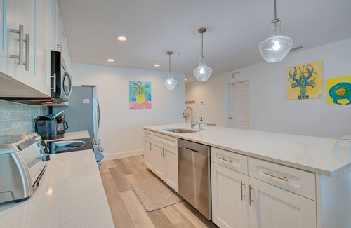 Madeira Beach Condo | 5⭐️ Coastal Luxury: 3BR, 3BA Condo with Heated Pool – Steps from the Beach
