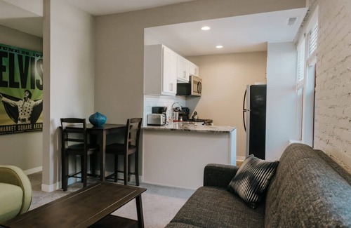 Lockerbie Square Apartment | 5 Combined Apartments Near Lucas Oil Stadiom