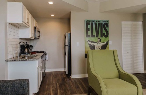 Lockerbie Square Apartment | 5 Combined Apartments Near Lucas Oil Stadiom