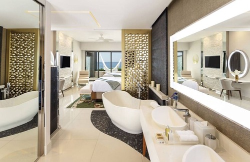 Cabo San Lucas Resort | 5 Diamond Resort 2 Queen Beds