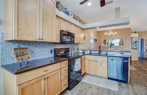 Central Naples House | 5* Florida living. Stylish & tranquil pool home in Briarwood
