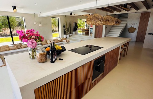 Colares Villa | 5* Luxury Villa, with infinity pool and tennis court, short walk to the beach.
