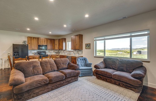 Swanlake Cabin | 5 Mi to Devil Creek Reservoir: Idaho Farmhouse!