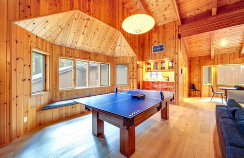 Truckee House | 5 Mi to Donner Lake Cabin with Deck and Pool Access!