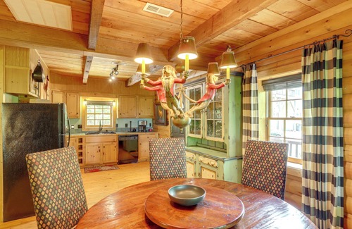 Asheville Cabin | 5 Mi to Dtwn Asheville: Tranquil Cabin Retreat!