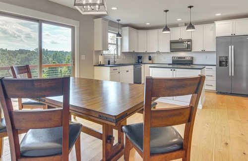 Weaverville House | 5 Mi to Dtwn, Stunning Views: Weaverville Retreat!