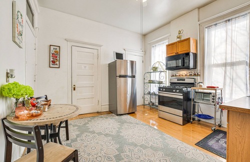 East Garfield Park House | 5 Mi to Millennium Park: Apartment w/Fireplaces