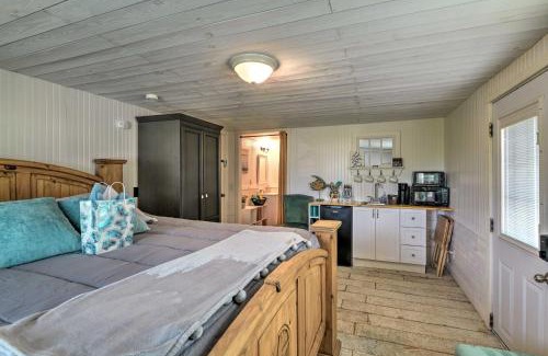 Rockport Apartment | 5 Mi to Rockport Beach Park Studio with Porch!